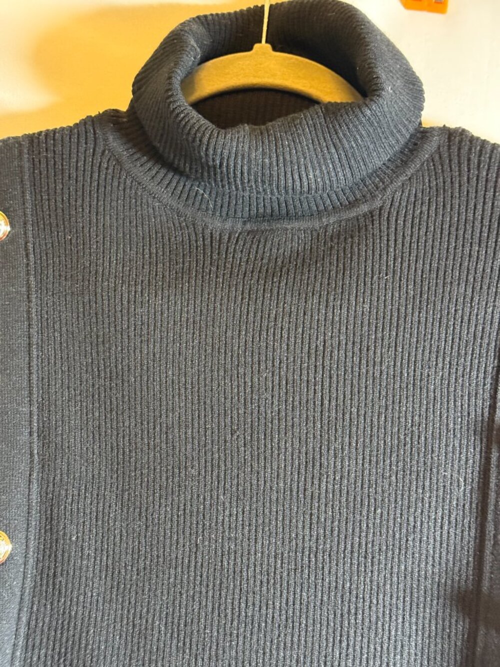 Like NEW Beautiful Fall/Winter Sweater (L) - Picture 4 of 7